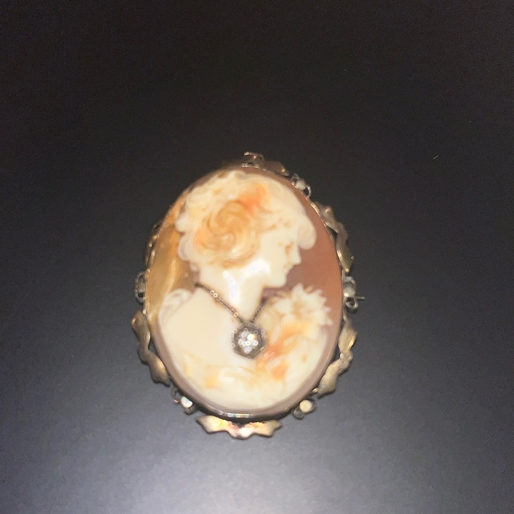 Antique cameo pin in 14K gold & Diamond beautiful! Vintage 80 + years
